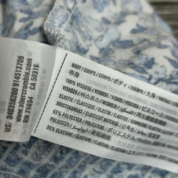 Hollister Cropped Blue Soft Floral  Top - Picture 6 of 6